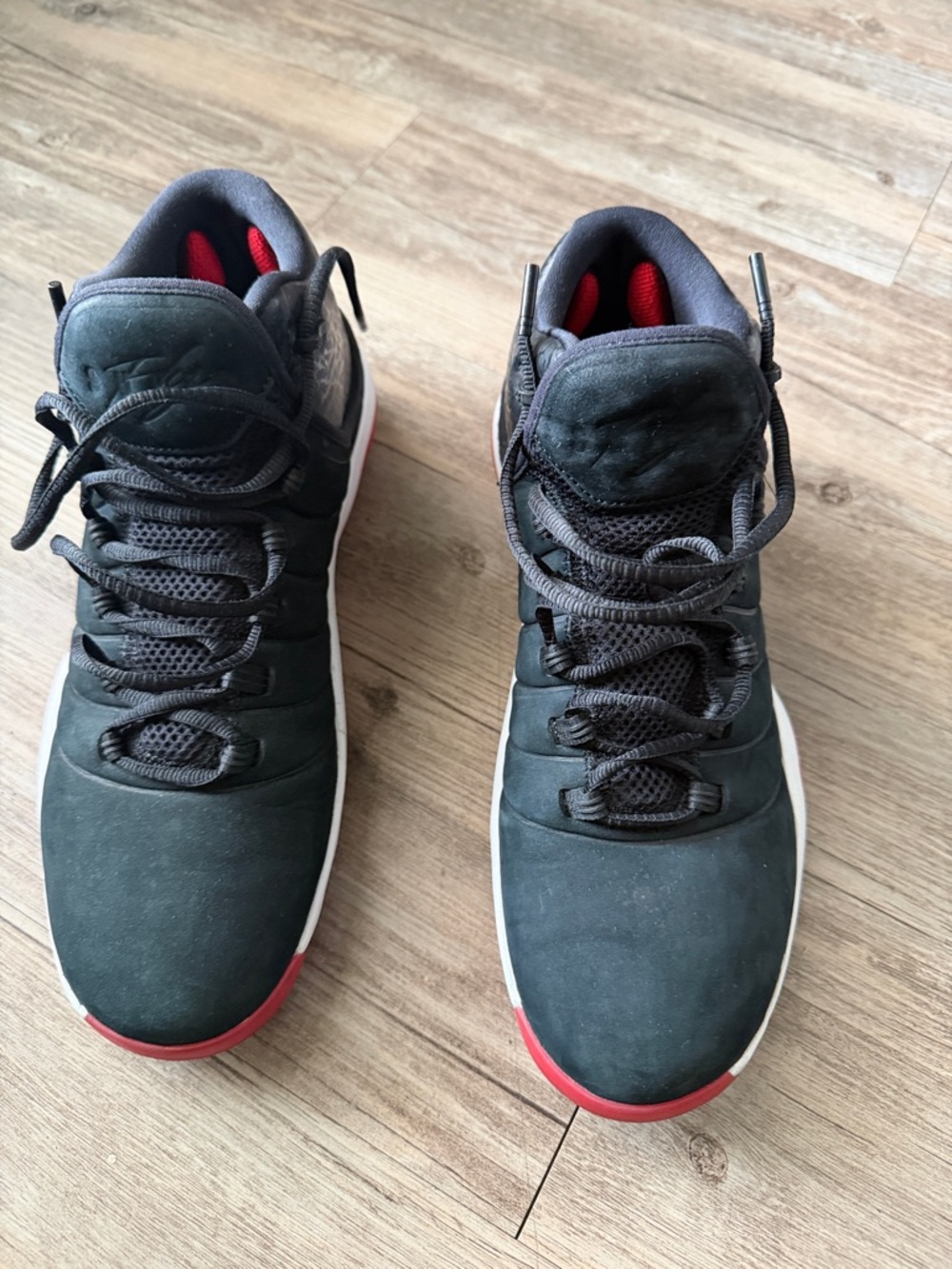 Jordan Men's 9.5 Black and Red Low-Top Athletic Sneakers - Picture 2 of 7